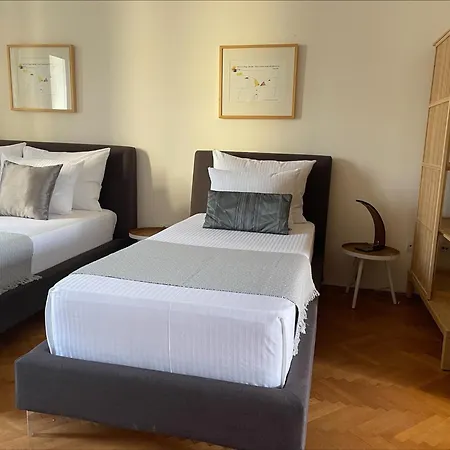 Two Bedroom Student Square アパート *